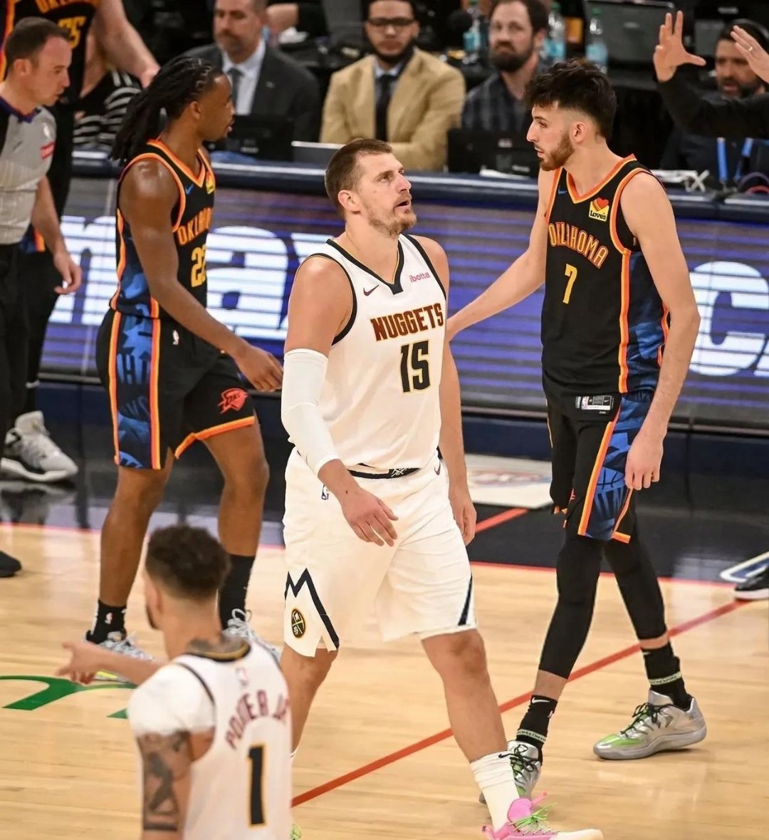 加时末段瓦伦西亚复出首秀：NBA常规赛节点到来，目标明确，轮换策略成焦点的简单介绍